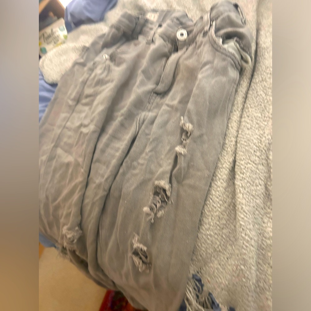 Ripped tapered jeans